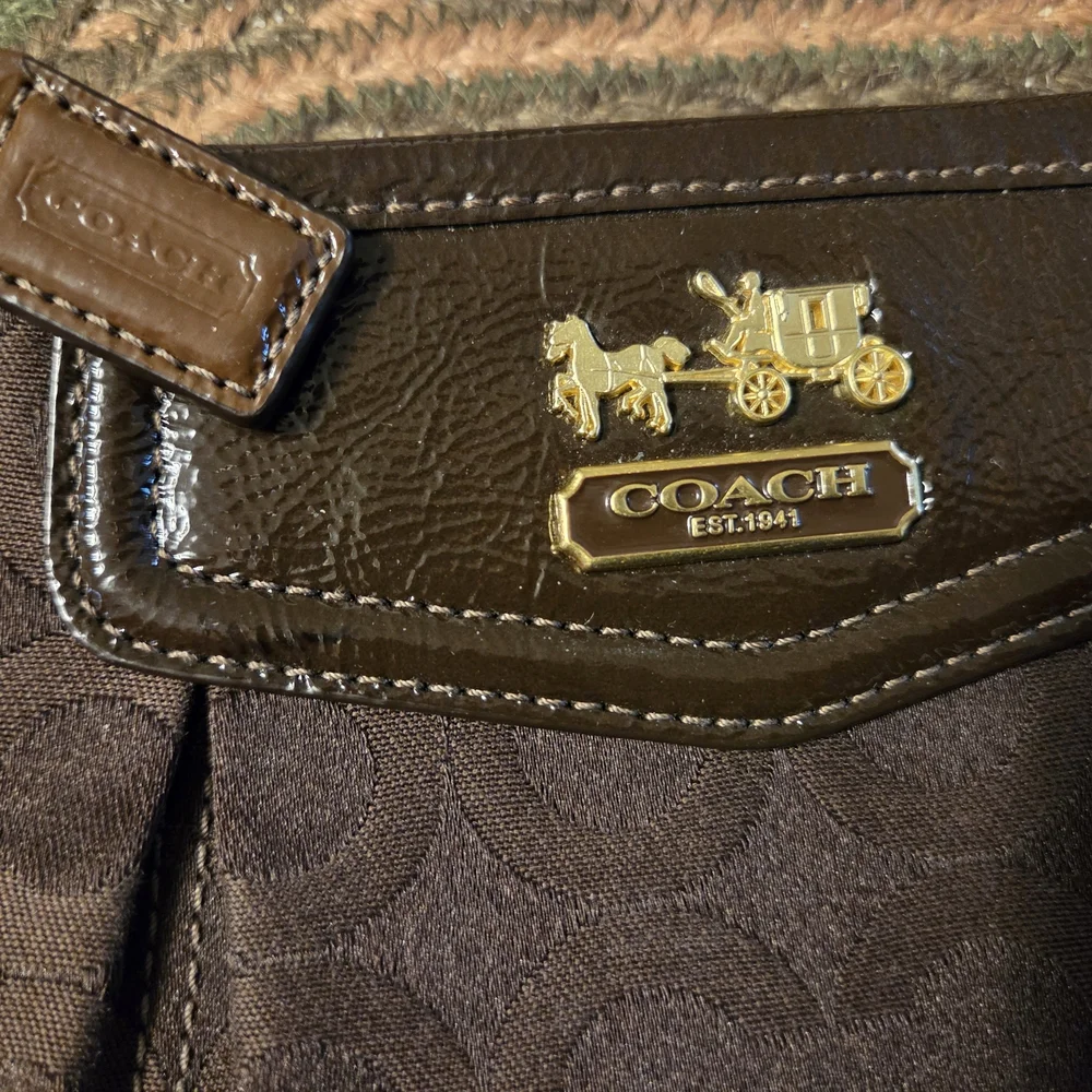 Coach Madison Medium Clutch Pouch Chocolate Brown W/Wristlet  Elegant !  Nwot - Picture 7 of 10